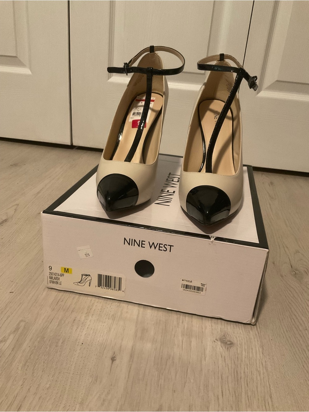 Nine West Black & Cream T‑Strap Pointed Toe Stiletto Size 9 New - Picture 4 of 6